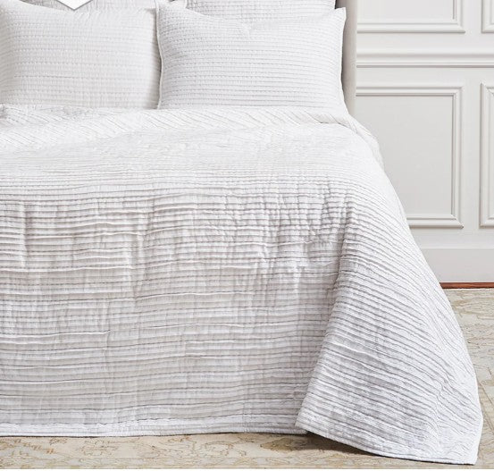 Tess White Queen Quilt