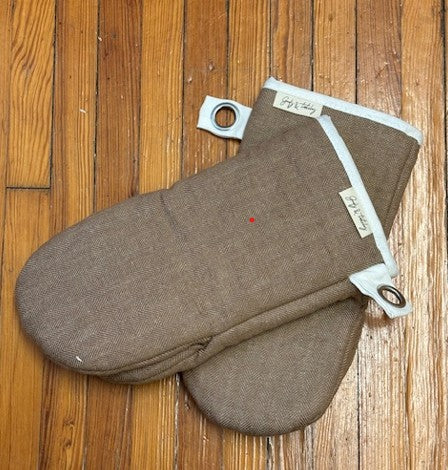 Goods and Textiles Tan Oven Mitt