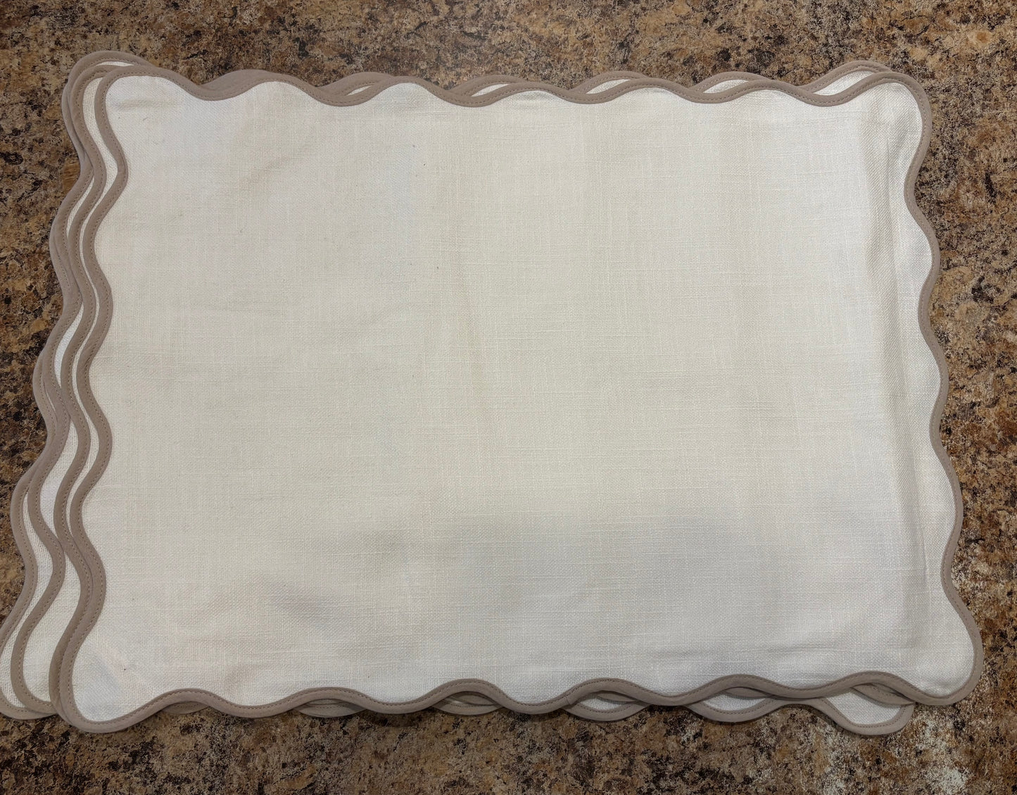 Scalloped Edge Placemat Set