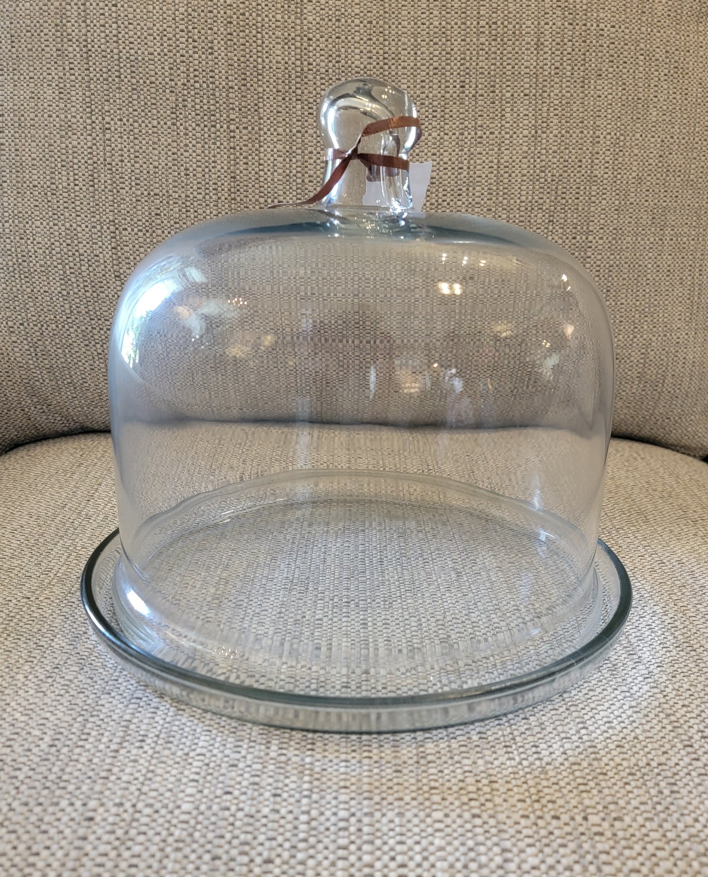 Glass cake dome with glass plate