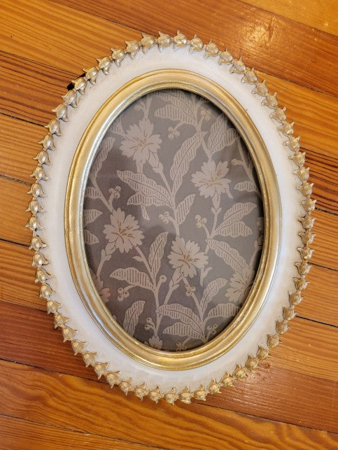 Oval Cream and Gold Fram